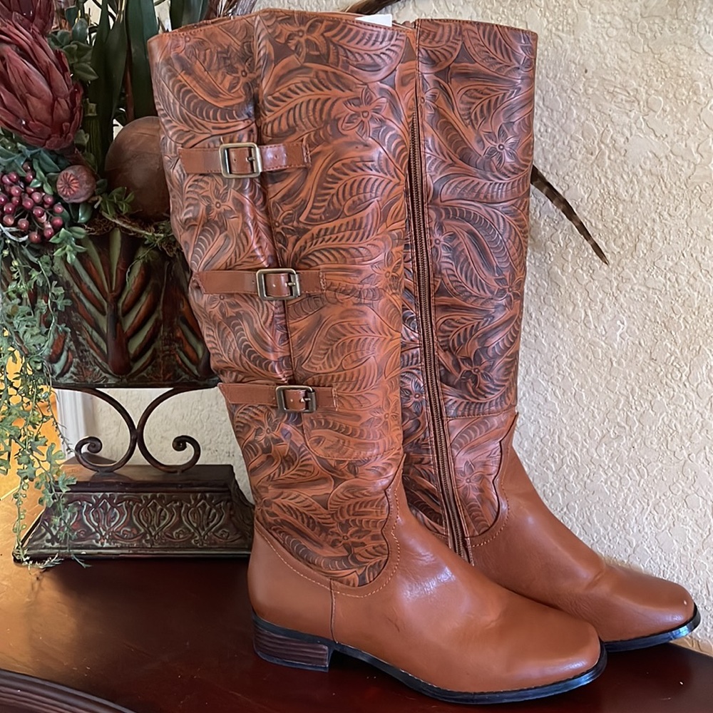 NWOT Andiamo tooled boots